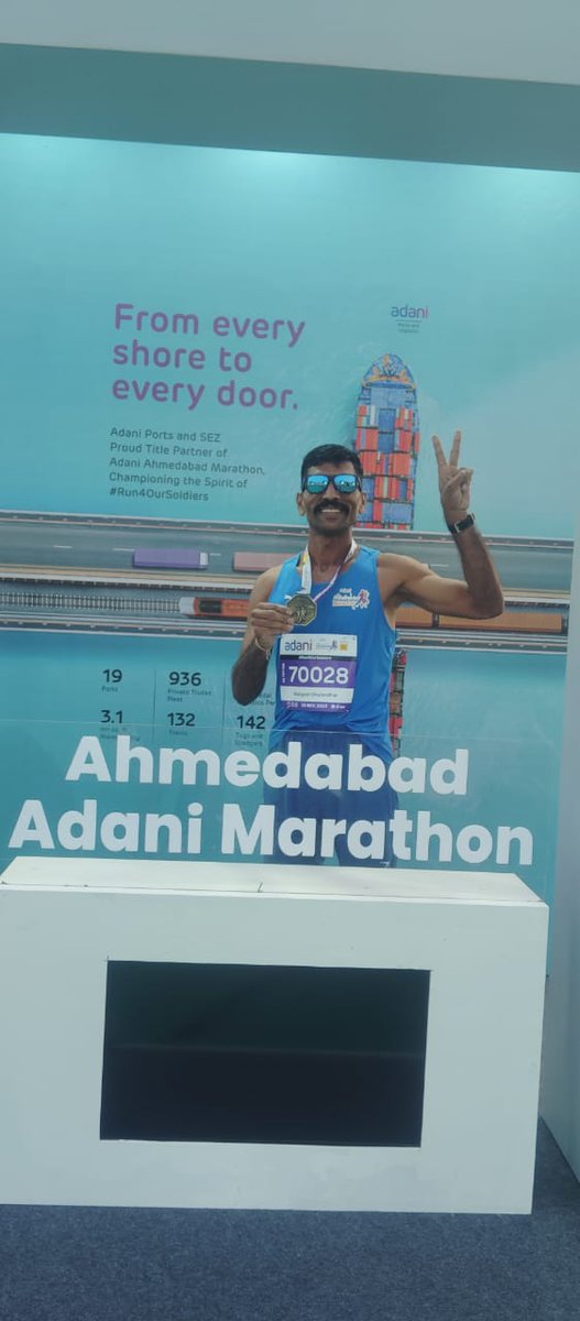 CISFHQrs's tweet image. 42Years-42Kms- 03Hrs 04 Min : A Blockbuster Run by CISF Jawan Of BIOM Bacheli

At 42 years of age, Mangesh Dhurandhar from CISF Unit BIOM Bacheli proved that determination knows no limits, completing the 42 km Defence Category run at 9th Adani Ahmedabad Marathon 2025 with an…