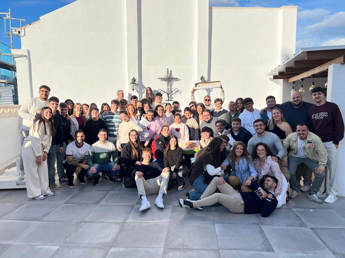 Hoy vivimos un día de Hermandad y buena convivencia entre nuestros componentes y el Grupo Joven de nuestra <a href="/correonistas/">Hermandad Sacramental de Viñeros</a>.

En este año tan especial del 50 aniversario del Señor, seguimos creciendo juntos en Hermandad y en fraternidad.

Todo por Ti.
