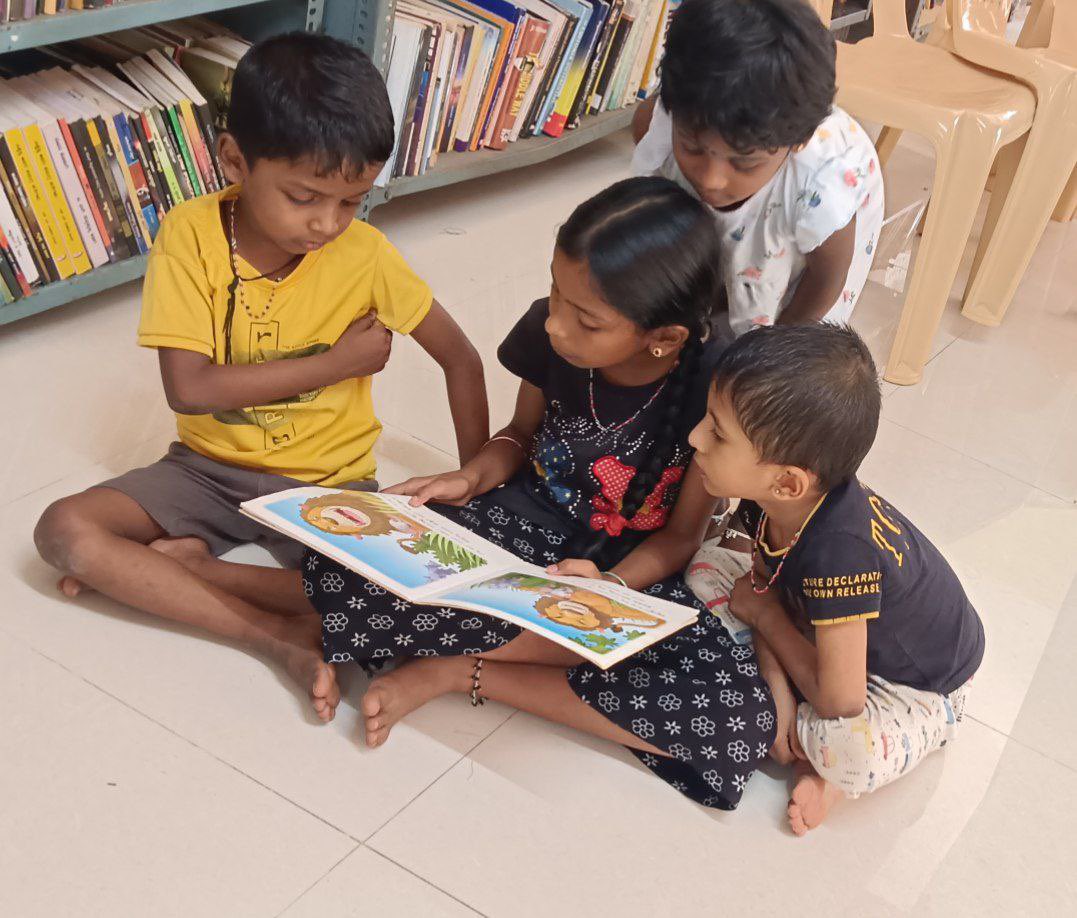 readingkafka's tweet image. The definition of student engagement: attention, curiosity, interest, optimism, and passion. 

Kids around a storybook in the rural public library. 🌷🌿📚🕊️#kidsinlibraries