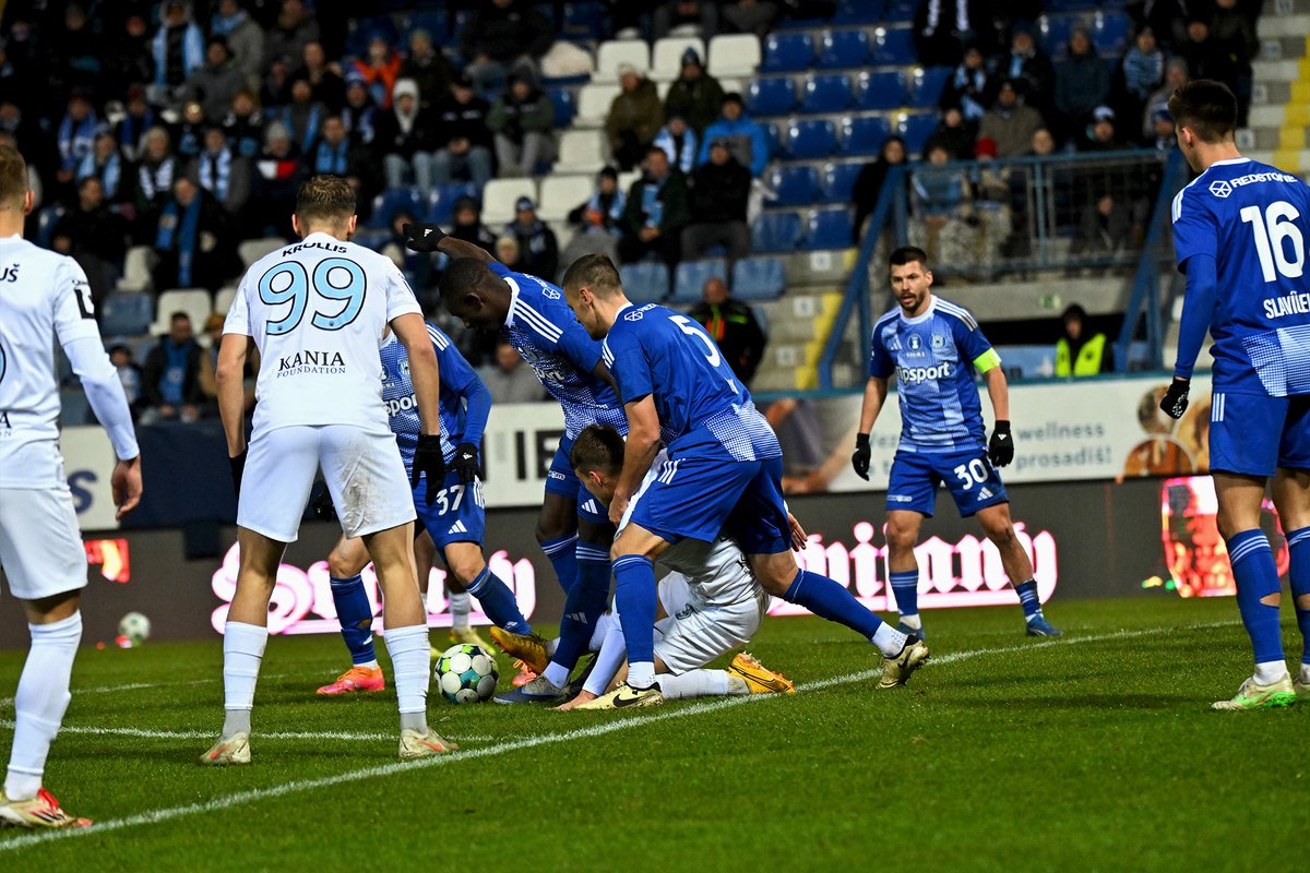 FCSlovanLiberec's tweet photo. ⏱70' | #LIBSIG | 0:0
Ještě minimálně dvacet minut před námi, Sigma zatím odolává. https://t.co/hdZ6H8hqSw