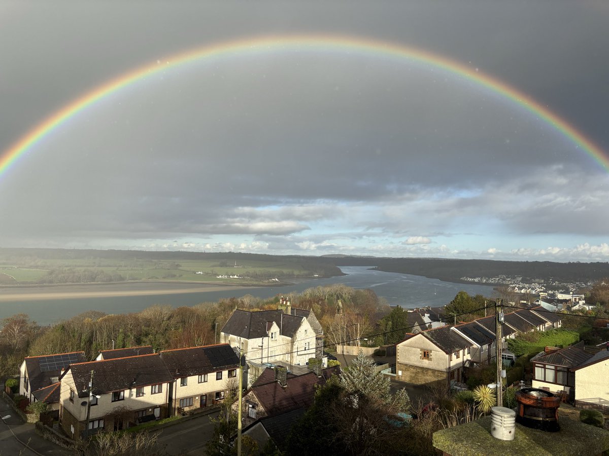 Unbelievable rainbow over #felinheli and the Menai Straits today.