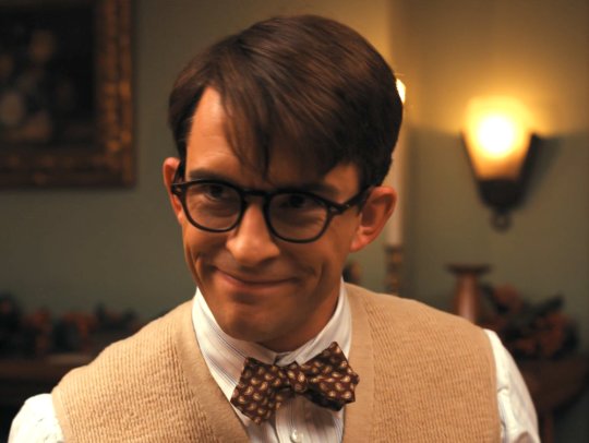 Tim_SkippyL's tweet image. —Sonrie de medio lado al oír todo aquello que Ter enumeraba por hacer— creo Teremun que en estos momentos soy tu chico... Ordenar y catalogar papeles y cosas es mi especialidad