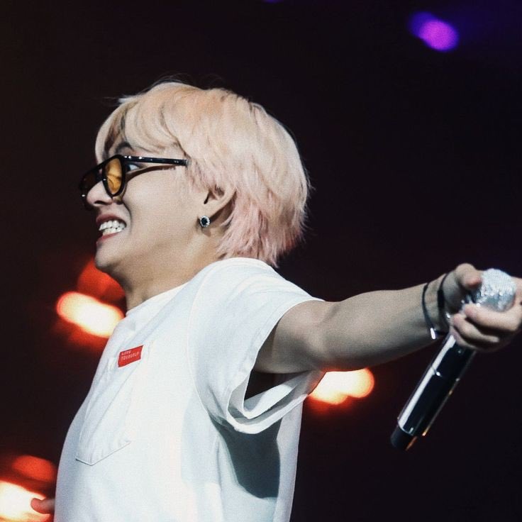 seokjinmylabsss's tweet image. it’s taejin birthday month 🎂💜