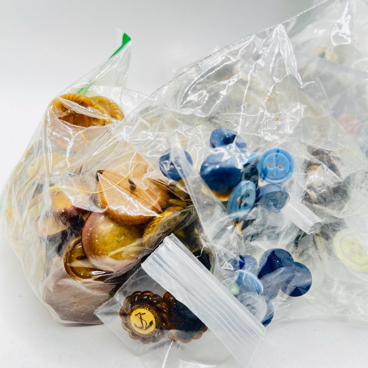 siouxsells19's tweet image. smileshopcreative.etsy.com/listing/441320… #ButtonCollectibles #VintageButtons #ButtonArt #ButtonCrafts #BlackFriday #CyberMonday