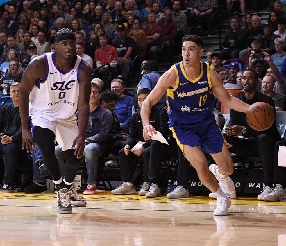 _BrianReichert's tweet photo. Have to shout out former @Chaminade_Hoops standout @MichaelOC_12 

Kid is doing his thing for the @GLeagueWarriors 

Not bad huh @Cbrickley603 https://t.co/g53tsyY7n4