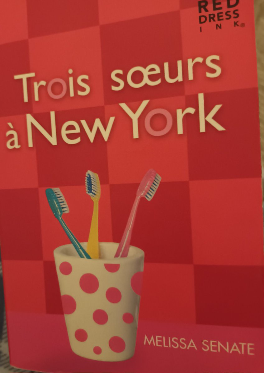 LaplumedeT's tweet image. Ma #lecture du moment.
Ce livre fait partie de la collection #RedDressInk que j&apos;avais commencée à faire mais qui n&apos;existe plus.
Ce n&apos;est pas de la gde littérature mais c&apos;est plein d&apos;humour où il arrive toujours des péripéties aux personnages principaux, un peu comme Bridget Jones