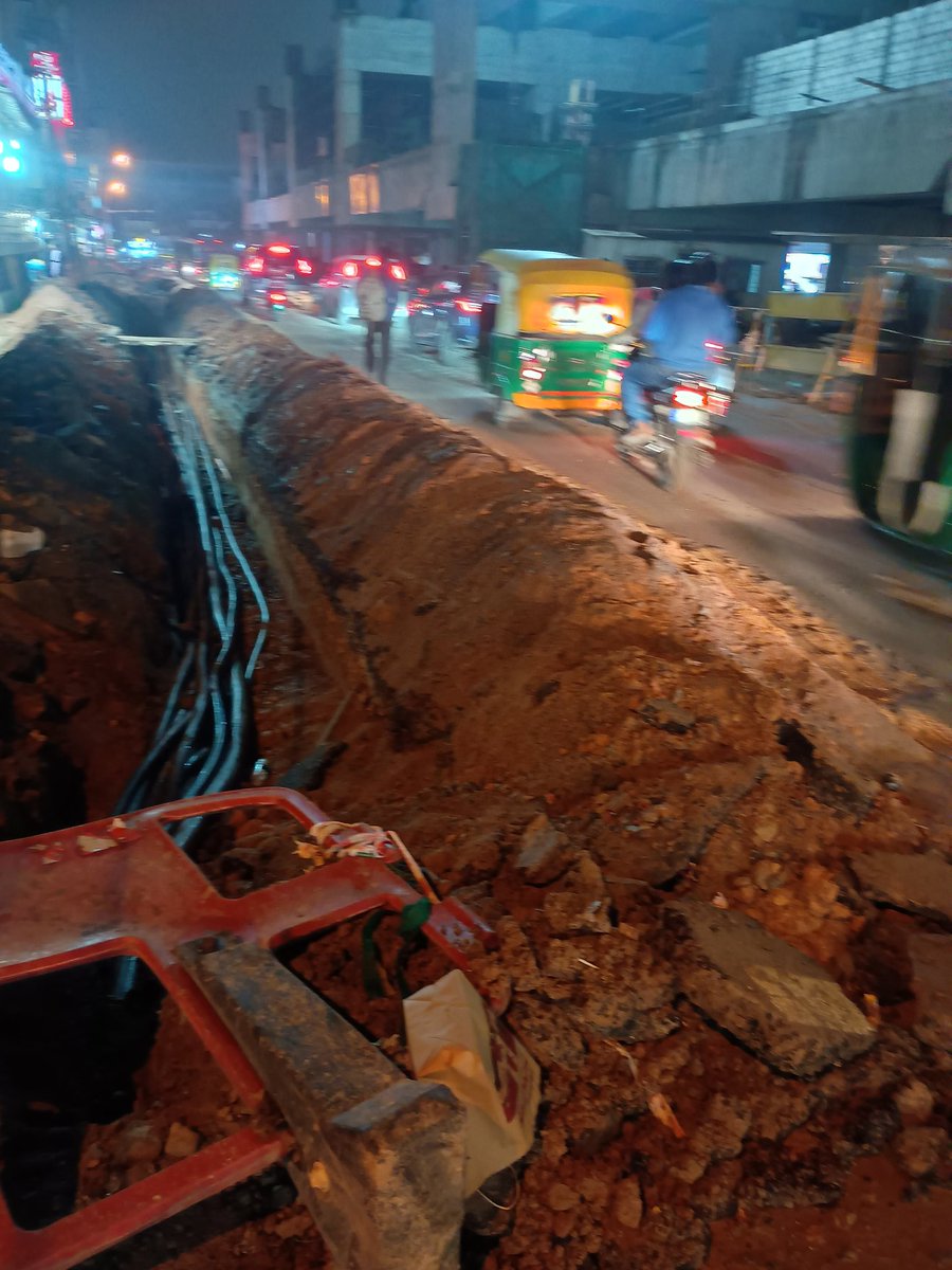 saurav_surve's tweet image. Spent two days in Ahmedabad without seeing a single pothole on the roads. Good walkable footpaths, big beautiful infra everywhere I went in AHM. Landed now in BLR to remind myself what normal looks like 😂🙏