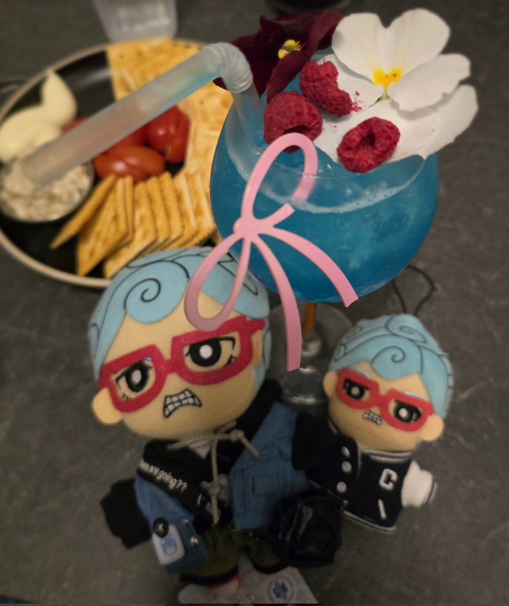 오프 넘 재밌었어요
진짜 다 좋았고 집가기싫었음
푸치가 메인헤를썼어 코노민폐신부가
언젠가 또 오프를위해 다시 컴션구걸을