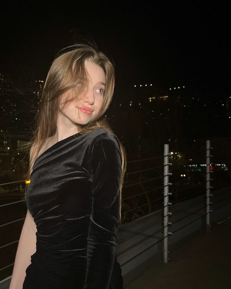 اشتقت لك والشوق مالة مواقيت
يا أجمل احداث العمر في حياتي