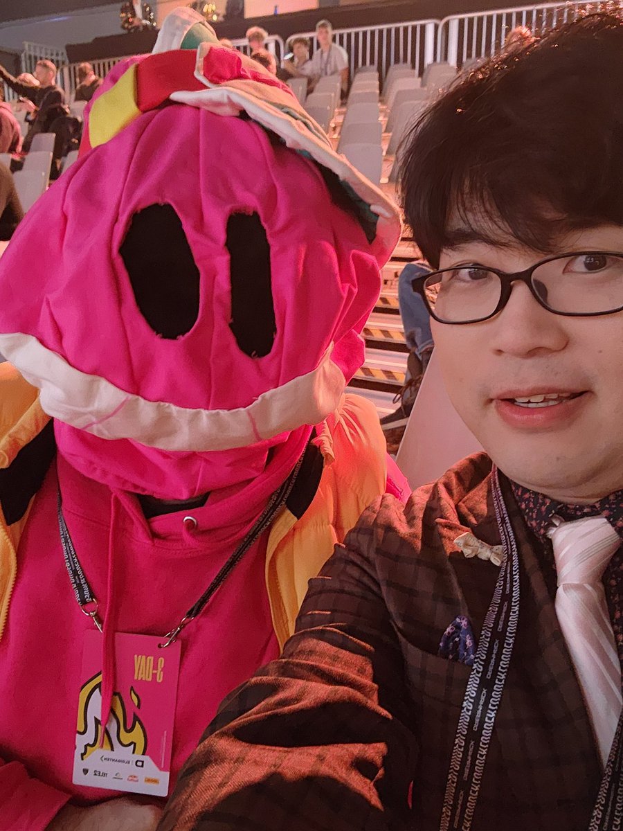 #ブロスタ
観客席で目立ちまくっていたダグのコスプレイヤーさんと会えたー！
信じられないくらい顔の部分がセッティング大変で、めっちゃリスペクト🌭