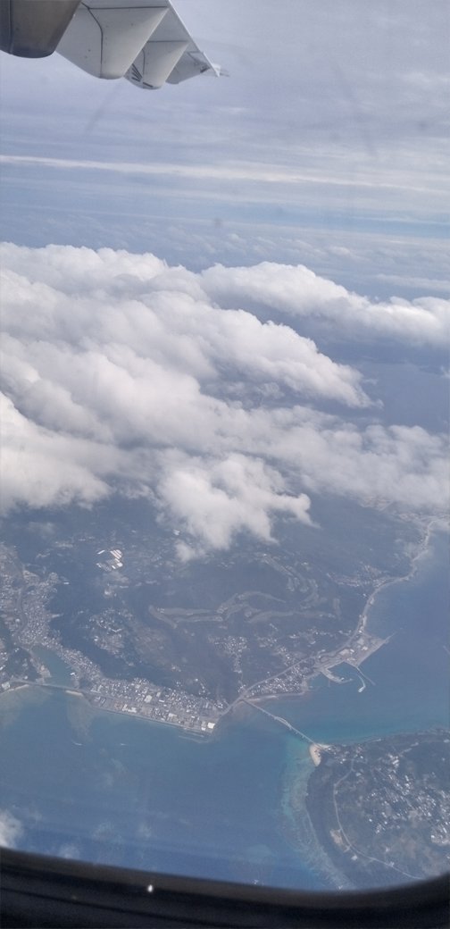 unko_hanabi's tweet photo. 那覇空港を離陸したのち見えた瀬底島

以上　ぷち聖地巡礼 https://t.co/lsmNlyS8Bk