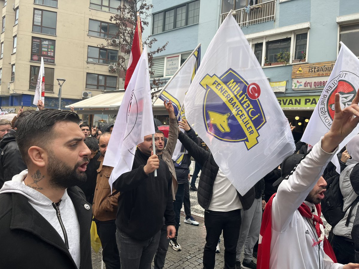 Uyan TÜRK yürüyüşüne dostlarla katılım sağlıyoruz, #kadıköy deyiz.