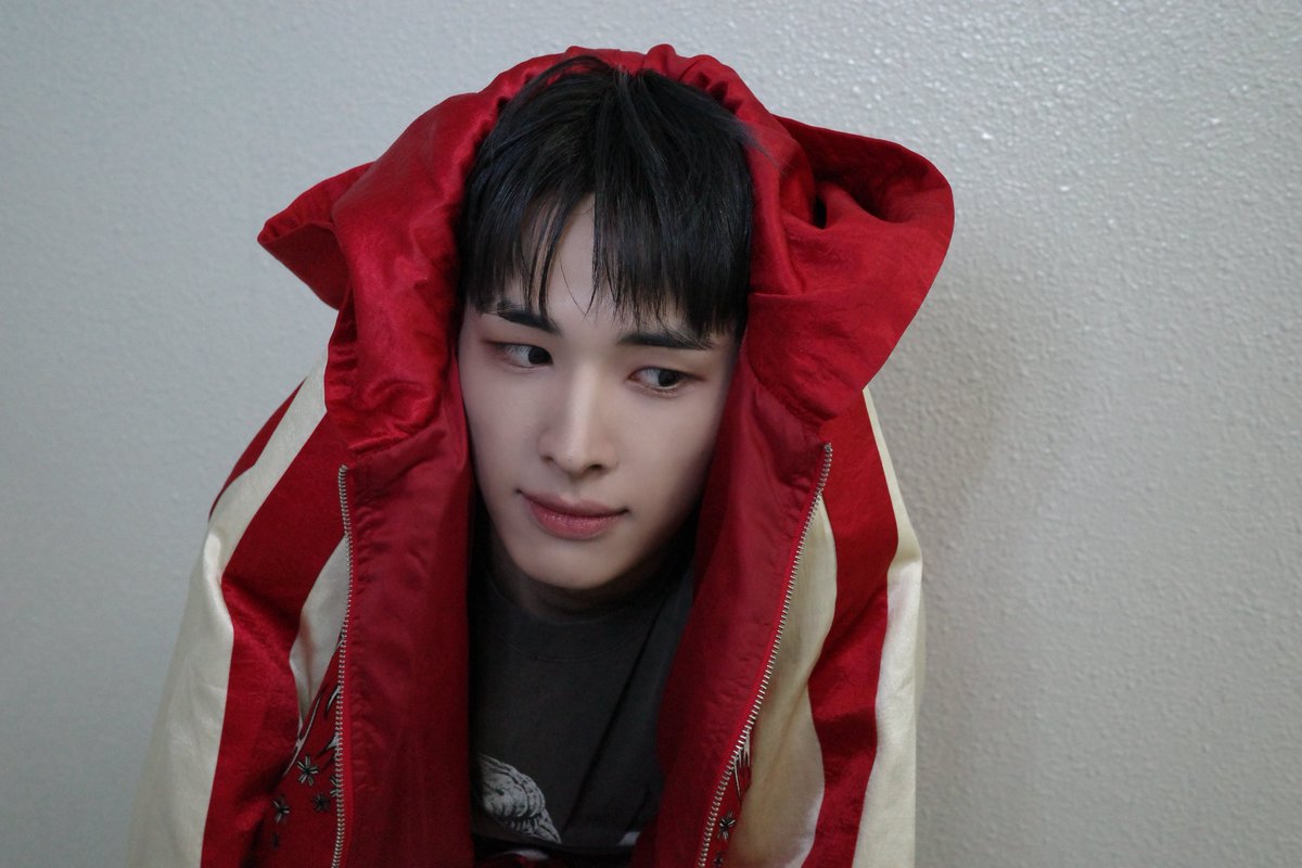 Haru＊ページ 🐻‍❄️💭 [251130 - 20:25KST] : and another one : *📸x5*-