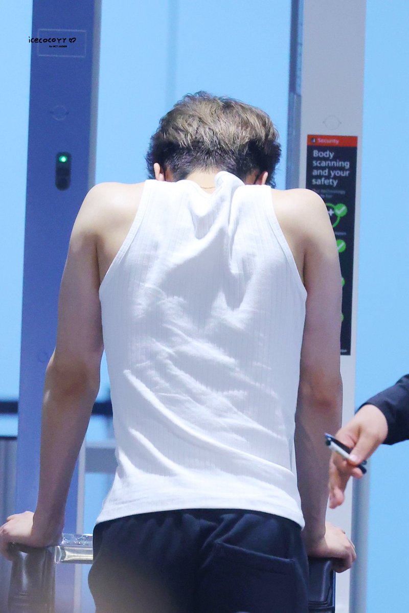 itznajaem's tweet image. just jaemin and his sexy back