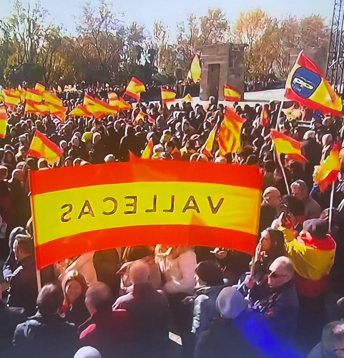 BALONURIA's tweet photo. Pura poesía... gol en Vallecas
#MafiaODemocracia
#TemploDebod https://t.co/AJsVldzjK1