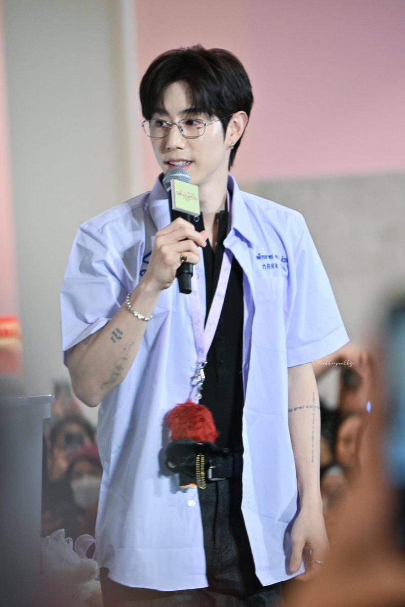 pook_2803's tweet photo. ด.ช.มาร์ค โตมา เป็น พี่มาร์ค วิศวะ 😉

MARK TUAN SILHOUETTE FANSIGN
#ShopeexMarkTuanEvent  #MarkTuan https://t.co/quWx4tR7K2