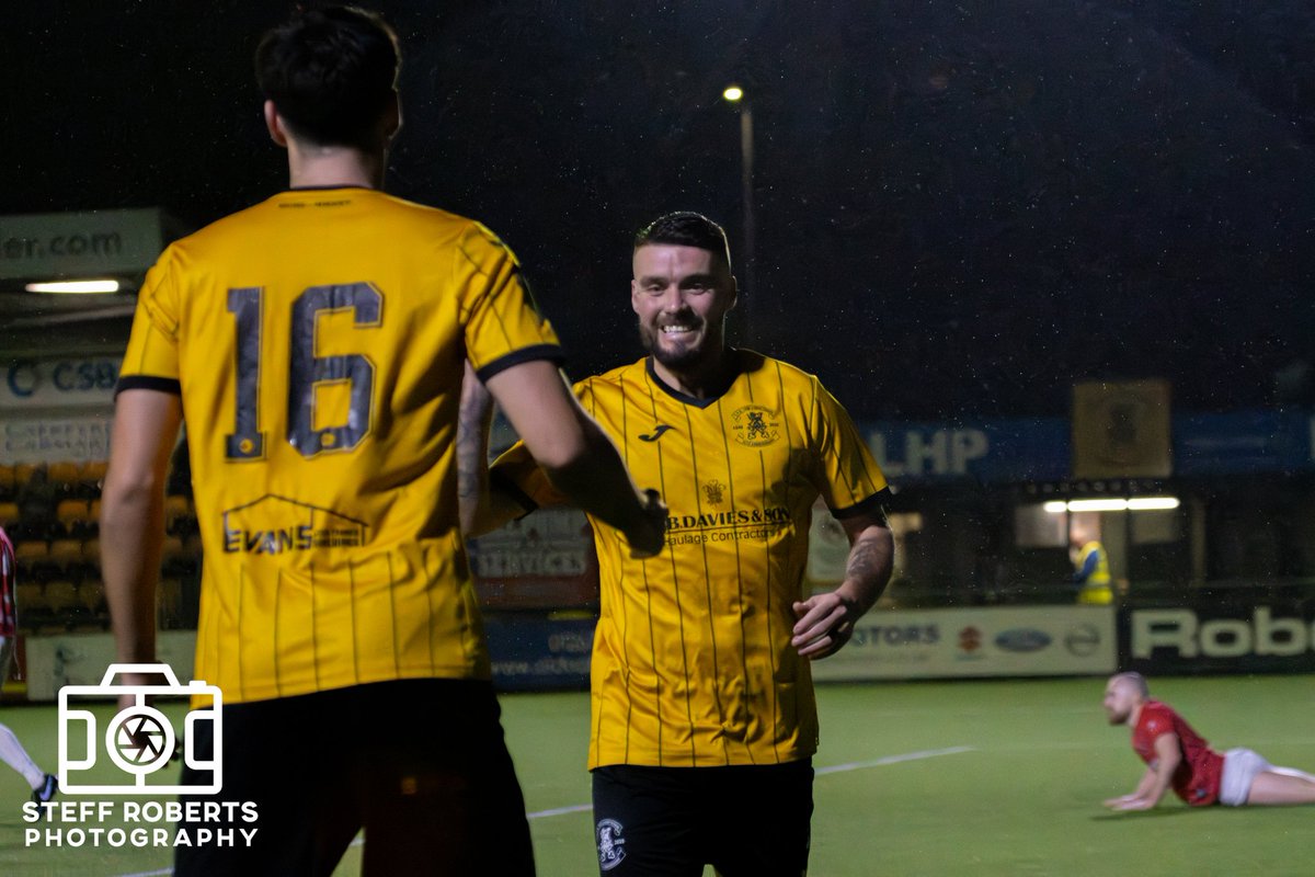 SteffPhotos's tweet image. Matchday Action 

⚽️ Carmarthen Town AFC vs Caerau Ely
📅 28th November 2025
🏟 LHP Stadium, Carmarthen
🏆 JD Cymru South 

Full gallery of photos now available 👇 

steffrobertsphotography.pixieset.com