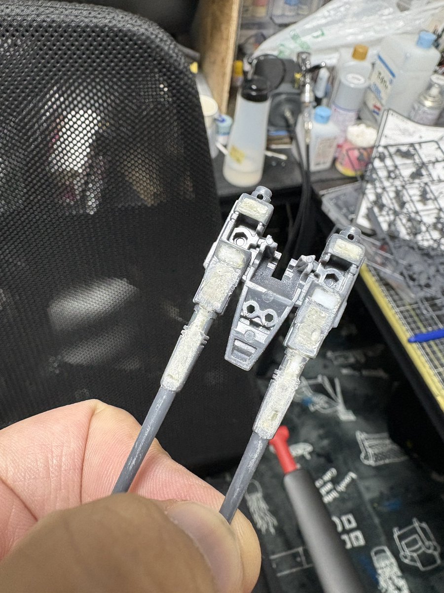 okura_modeling's tweet image. #毎日模型生活2025
#zoids
#ゾイド
11/30
リアライズ　コマンドウルフ　アーバイン
肉抜き穴を溶きパテで埋めて削ったら気泡できちゃってた。上手く流し込めてなかったみたい😭