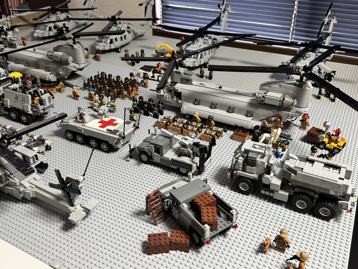 legopuipui's tweet photo. 軍事基地もっと拡張したいなー https://t.co/0HJehHqz3l