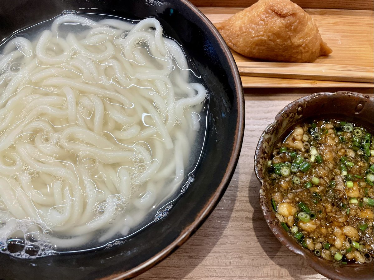 milribbon's tweet photo. 宮崎といえば釜揚げうどん

ミスターが通ったという重乃井
柚子がきいた戸隠
この2店は稲荷寿司もおいしかった https://t.co/876e8ds38U