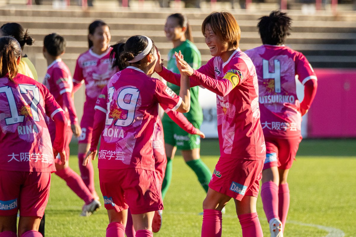 𝑛𝑎 tweet media