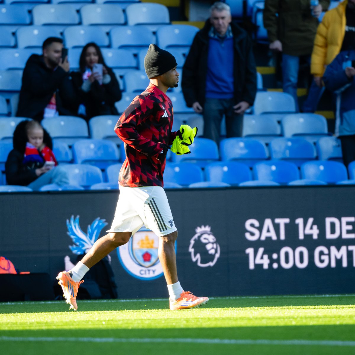 ManUtd's tweet photo. 🏃‍♂️ 🏃‍♂️ 🏃‍♂️