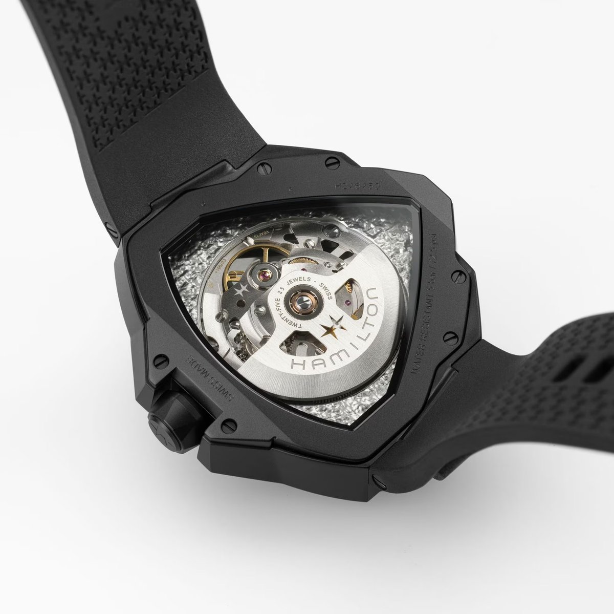 derelojes's tweet photo. La nueva era del Hamilton Ventura, el Edge Skeleton, llega el vanguardismo al extremo https://t.co/LywAS63sNT #Hamilton #HamiltonVentura #derelojes https://t.co/03UrMWRPbQ