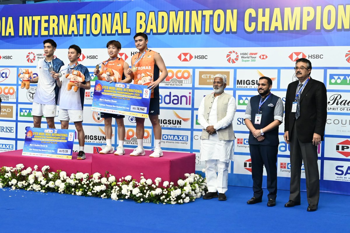 VirajSagarDas1's tweet photo. Honoured to have Hon’ble UP cabinet minister for Jalshakti Shri Swatantra Dev Singh ji and UP Badminton Association President and Prasar Bharati Chairman Shri Navneet Sehgal ji with us today at the Syed Modi India International 2025, personally encouraging the participants and cheering them on.

With their support and the vision of the Uttar Pradesh government, we are raising the bar in sports and giving our athletes the platform to shine on the global stage.

#SyedModi2025 #badminton #upbadminton #badmintonaddict

@swatantrabjp @navneetsehgal3 @UPBadmintonA