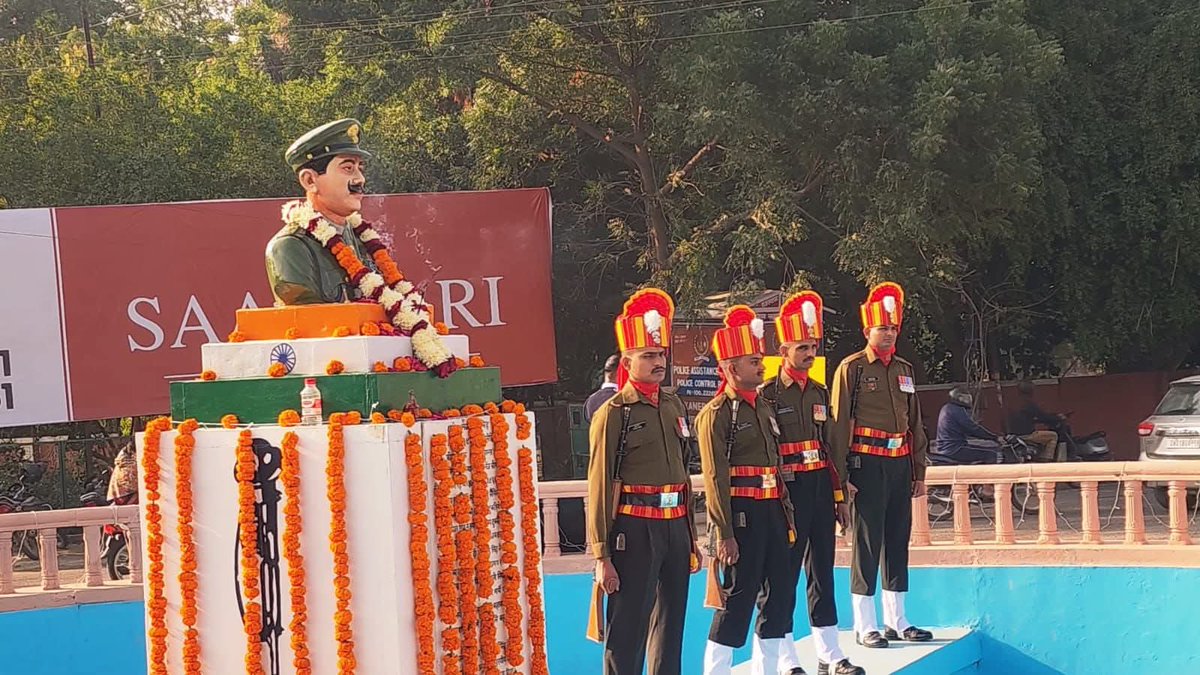 hariramranwa's tweet image. बलिदान दिवस पर शहीद मेजर पूरण सिंह जी बीका (वीर चक्र) को विनम्र नमन।

राजस्थान की धरती का यह वीर सपूत, जिसने राष्ट्र की रक्षा करते हुए अपने प्राण न्योछावर कर शौर्य और समर्पण की अमर मिसाल रच दी।

आपका बलिदान हमारा गर्व, हमारी प्रेरणा। जय हिन्द 🇮🇳
#IndianArmy #Rajasthan