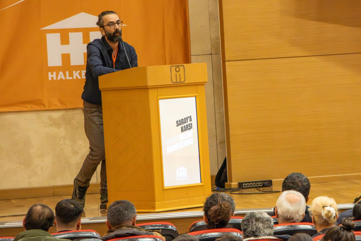 Saraya Karşı Halkın Manifestosu Buluşması Ali Ergin Demirhan'ın "Türkiye Yeniden Şekillenirken Bağımsız Devrimci Siyaset" başlıklı sunumu ile sürüyor:

"Proleterleşmiş Türkiye toplumunun Saray'a karşı isyanını devrimci iktidar mücadelesine yöneltecek politik iradeyi ortaya