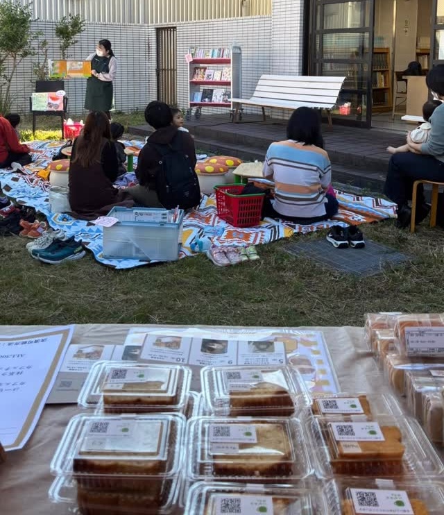 ActuaLitte's tweet photo. Il est EXCEPTIONNELLEMENT encouragé de manger et boire dans la bibliothèque https://t.co/lDd2xj4TAs #kyoto #japon #bibliothèque #manger #boire #liensocial #enfants #lecture #boissons #snacks https://t.co/GpKvFlIMVV