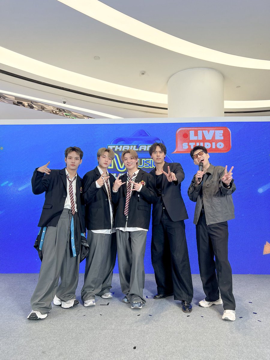 DJsosave tweet media