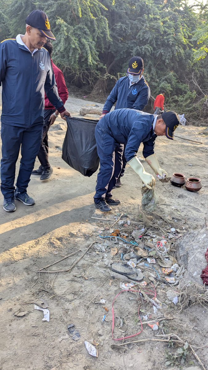 cleanganganmcg's tweet image. &quot;एक दिन, एक घंटा, एक साथ&quot;

Yamuna Ghat Cleanliness Drive at Sonia Vihar 1 Pushta was organized by Yuva Parivartan Foundation, with active participation from Yamuna Task Force, Aanchal Foundation, SYA, and Sakshambhoomi.

The initiative was supported by NMCG to strengthen…