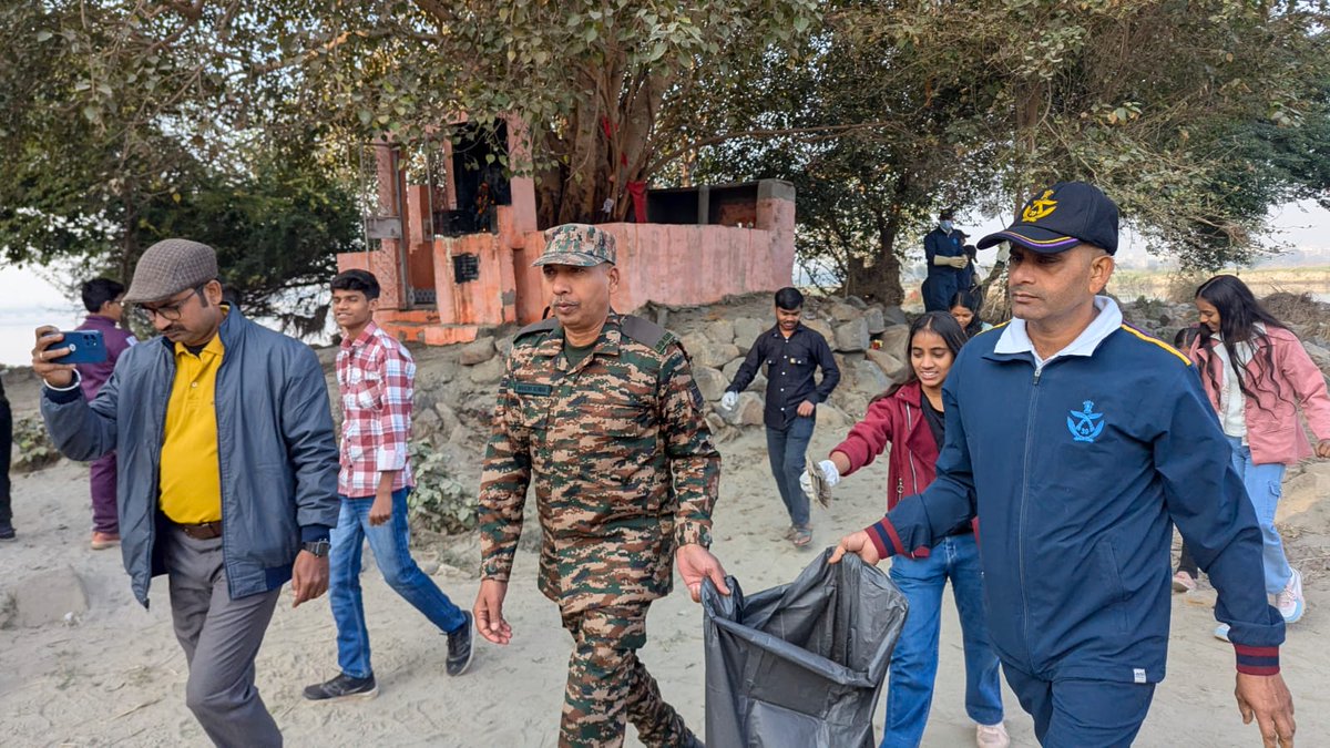 cleanganganmcg's tweet image. &quot;एक दिन, एक घंटा, एक साथ&quot;

Yamuna Ghat Cleanliness Drive at Sonia Vihar 1 Pushta was organized by Yuva Parivartan Foundation, with active participation from Yamuna Task Force, Aanchal Foundation, SYA, and Sakshambhoomi.

The initiative was supported by NMCG to strengthen…