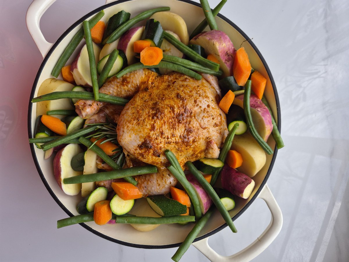 MissLesegoS's tweet photo. Lazy to cook? Put everything in a Dutch oven and let's cook. ๐
#CookingWithLesego ๐ฉ๐พโ๐ณ https://t.co/QartkLtLEK