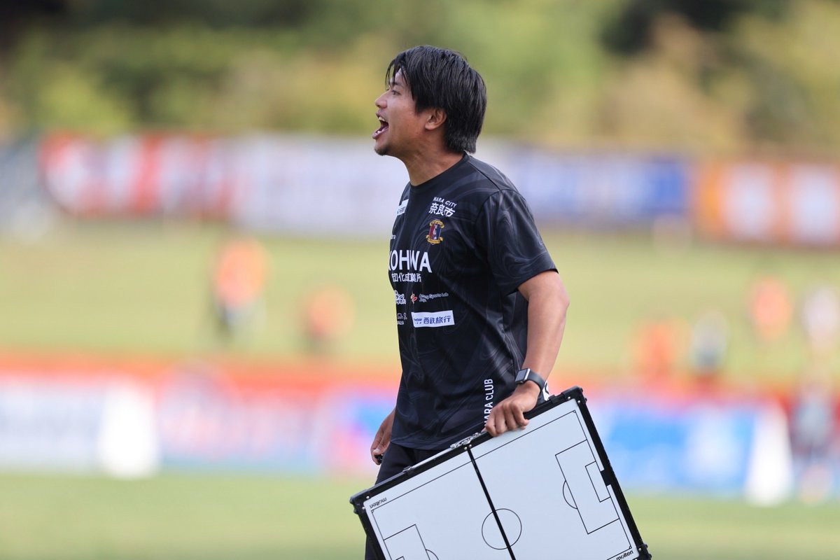 2025シーズンが終了しました。
あの失点がなければ、あの時こう声をかけていれば…そんな気持ちでいっぱいです。
GKコーチとしてもっと成長せなあかんなと思います。
久しぶりに帰ってきた奈良クラブ、本当に楽しかったし、充実していました。
サポーターの皆さん1年間応援ありがとうございました。