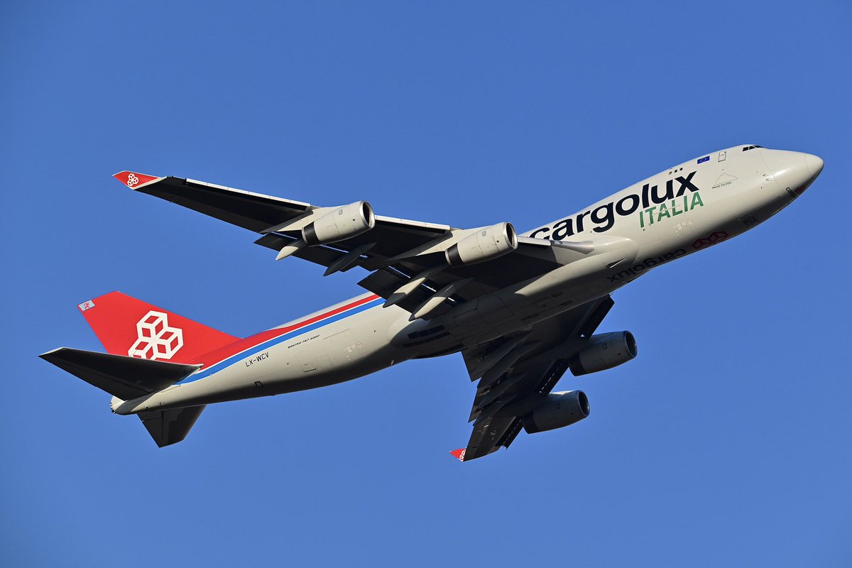 umkVMdyhA76PkK9's tweet image. 成田空港から帰投しました🚙 結局…成田に行っても横田と同じ様なジャンボカーゴ祭を楽しみました🤣
#成田空港 #rjaa #nrt #kalita #silkway #cargoluxitalia #nipponcargo