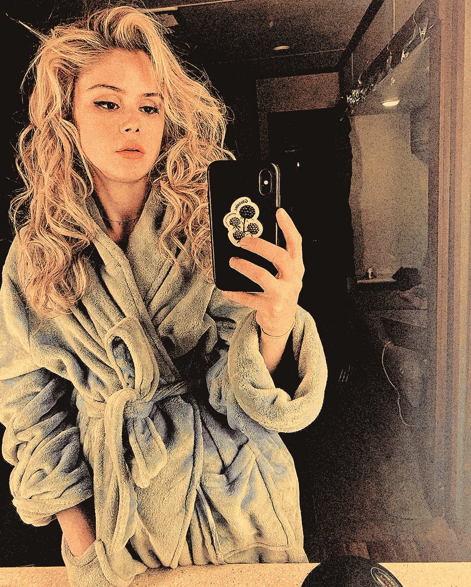 CAPESFORPLAPS's tweet image. her    after    ten    rounds    with    reader    ..