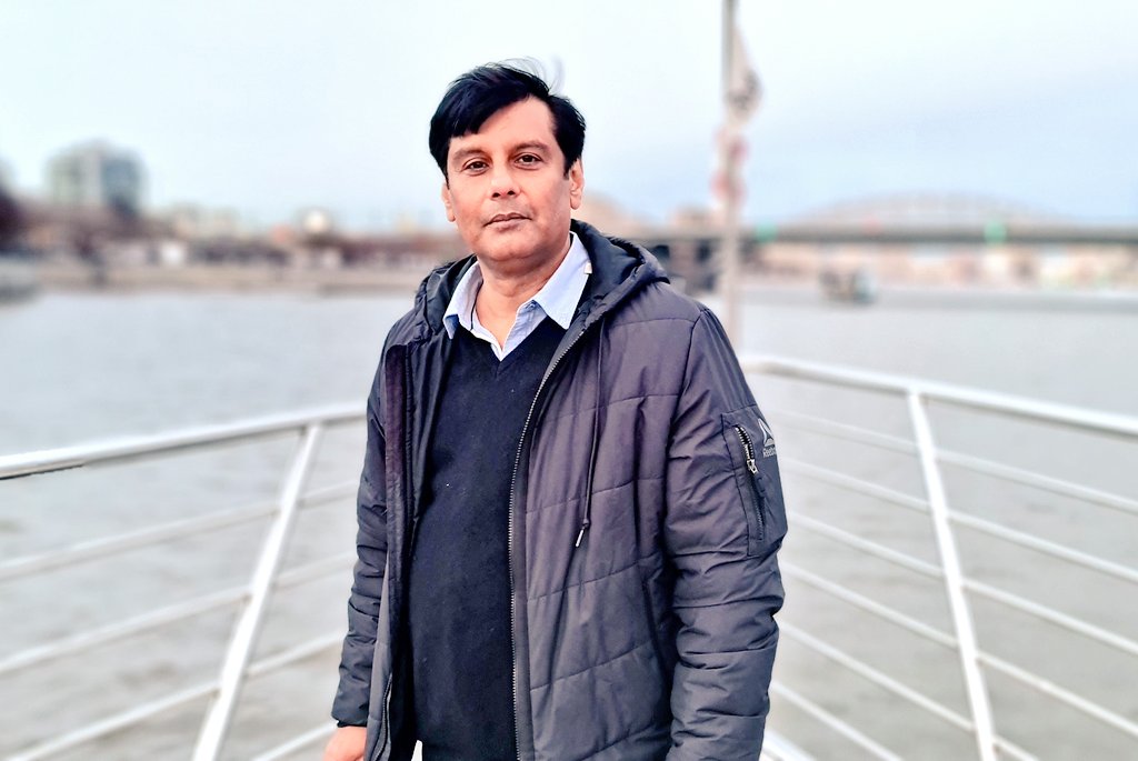ali_usmans's tweet photo. Day 1134 without Arshad Sharif 
Day 1134 without Justice 
جب تلک تیرا سہارا تھا مجھے
گہرا پانی بھی کنارا تھا میری لیے
نہ بھی چمکے تو کوئی بات نہیں
تو تو ویسے ہی ستارہ ہے میرے لیے
#ArshadSharifShaheed 
#JusticeForArshadSharif https://t.co/fMPstCJlX5
