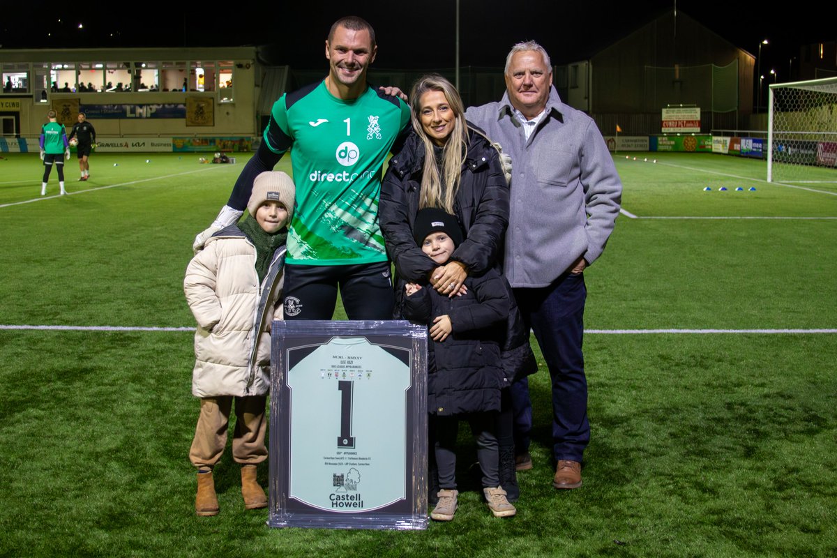 CarmarthenAFC's tweet image. Before our game on Friday we presented Lee Idzi with a match shirt to commemorate his 500th League Appearance. The presentation was made by First Team Manager Mark Aizlewood and Carmarthen Town kitman Mark Hannington to Lee and his family 

Llongyfarchiadau Lee
