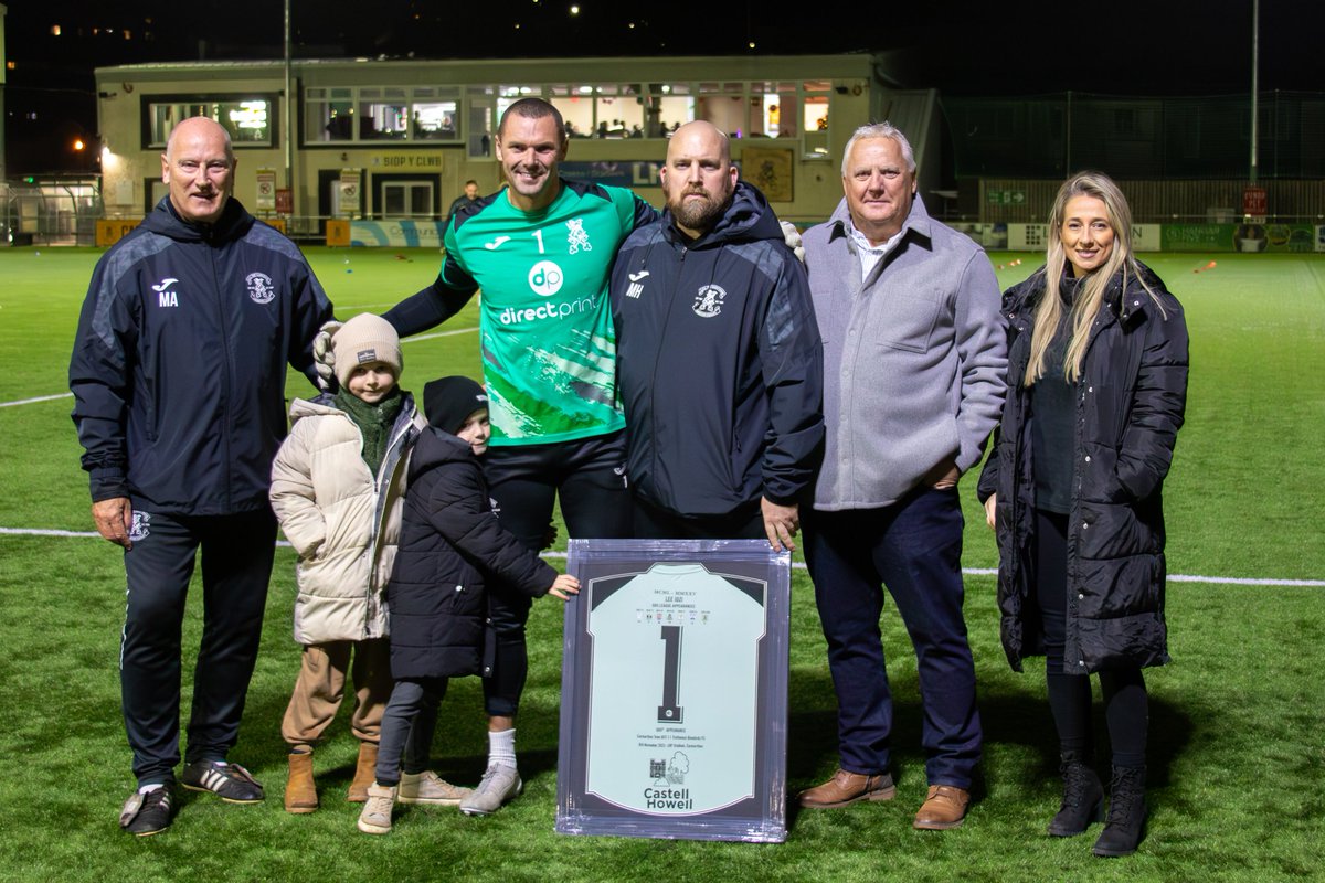 CarmarthenAFC's tweet image. Before our game on Friday we presented Lee Idzi with a match shirt to commemorate his 500th League Appearance. The presentation was made by First Team Manager Mark Aizlewood and Carmarthen Town kitman Mark Hannington to Lee and his family 

Llongyfarchiadau Lee