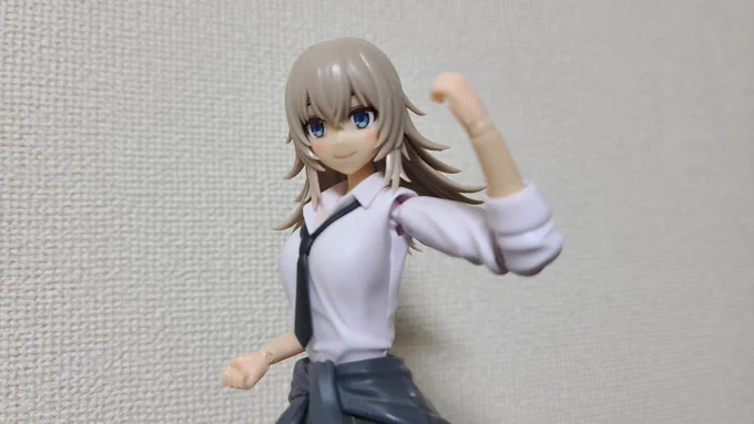 ウルフさん組んでみたけど 既存キットの寄せ集めとは思えないくらい完璧なバランスすぎて 逆に組み換えしたら違和感が強くなるだろうというタイプで驚いた ウルフさんという名前のキャラだなこれもはや
