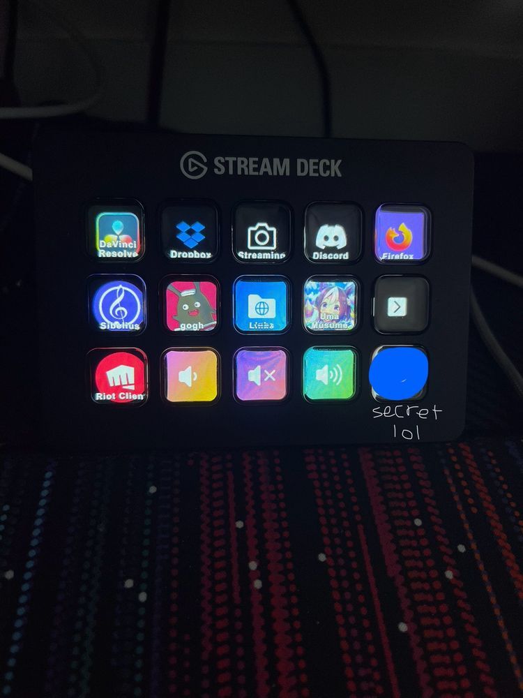 CaprielleVT's tweet image. Only the important things on the streamdeck LOL