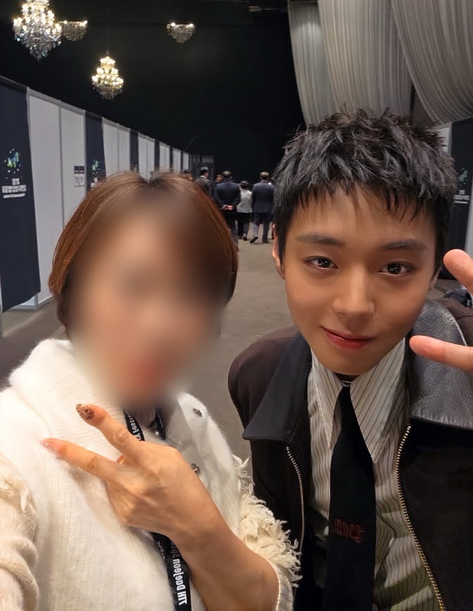 땡큐굿뉴스 대표님 게시글에 셀카 ✌🏻#박지훈