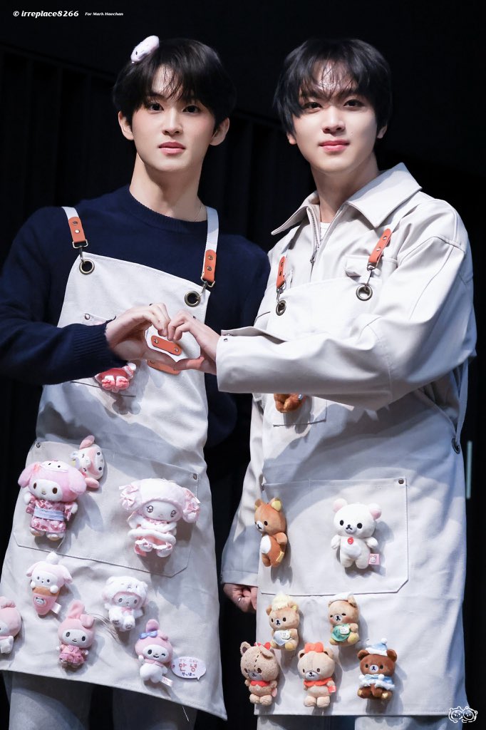 biibiienne's tweet image. 정말 정확히 이리언니를 바라보면서
칭찬도장 기다리는거 캐웅끼