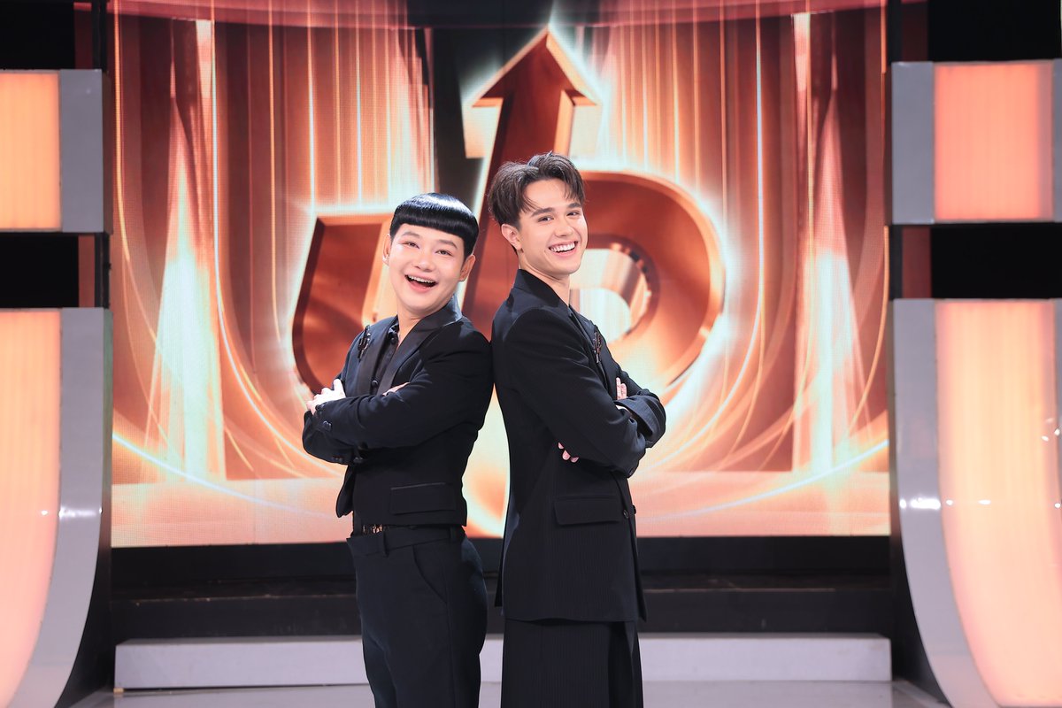 TheUpgradeTH's tweet photo. ส่งท้ายก่อนพบกันในรายการด้วย 2 พิธีกรสุดน่ารัก "นุ้ย &amp; ไมกี้" แล้วมาพูดคุยผ่าน #TheUpgradeFinal กันนะทุกคน
.
.
.
#THEUPGRADEPresentedbyDAPlasticSurgery
#WorkPoint23 #winwinprplus
#TeamCoachBoy #TeamCoachNat #TeamCoachMatoom
#นุ้ยธนวัฒน์ #ไมกี้ปณิธาน https://t.co/S87CPq9TWw