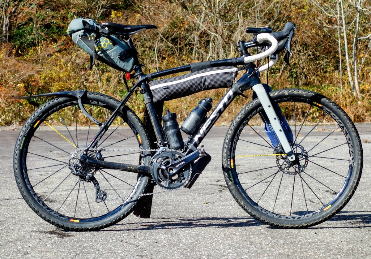 今回の装備
NESTO CLAUS PRO 650B
急な出発でルートを練れてなかったので、担ぎはなしで地形図の実線を無難に辿るグラベルツーリング仕様…のはずが今日は乗るより乗られた時間の方が圧倒的に長かった()

押して投げての藪漕ぎ強行突破は普通のフェンダーなら確実に死んでるけどWinWingは無傷。強い。