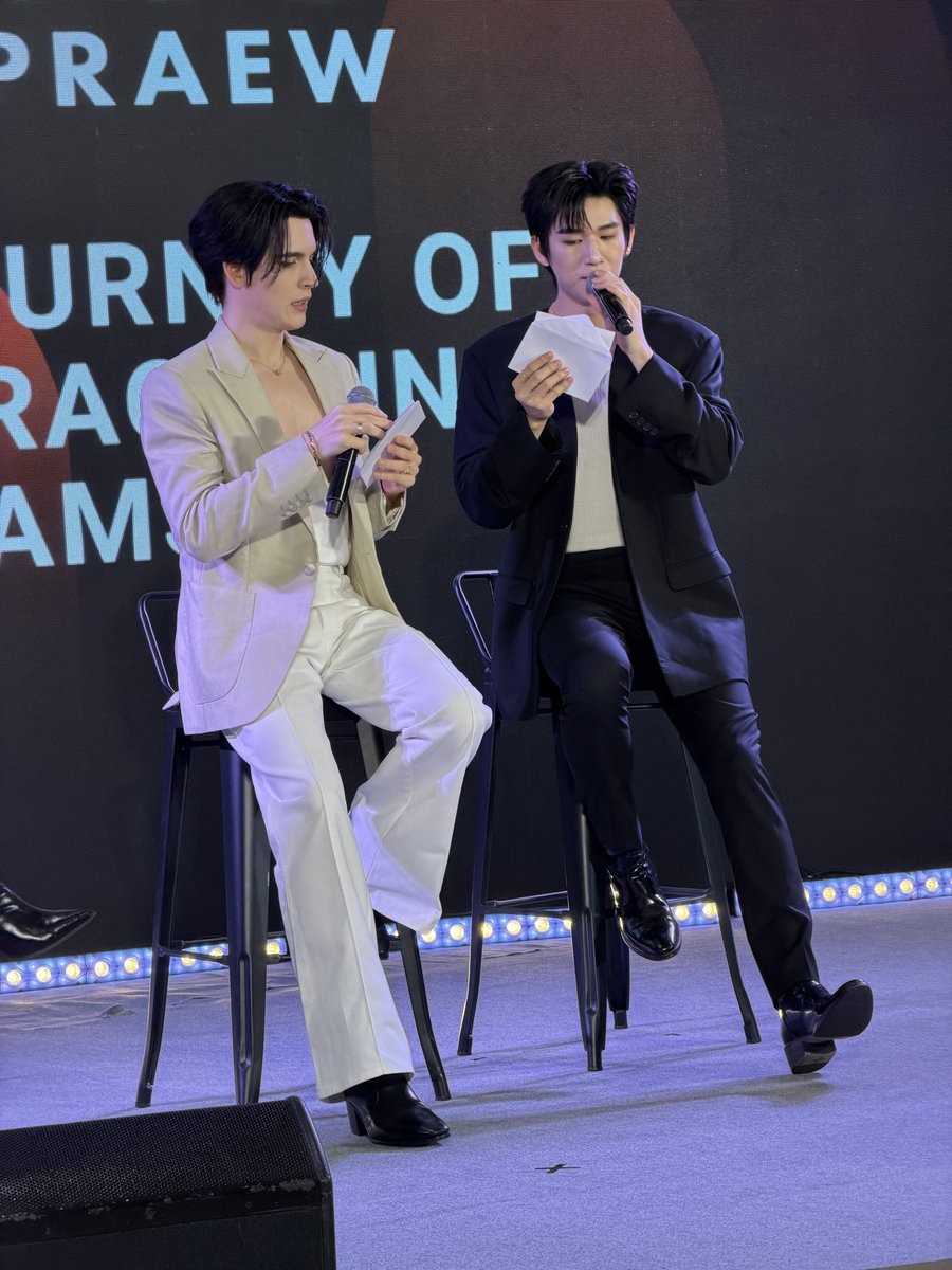 ตีกันทุ้กกกกที่ 

SIAM PARAGON X PRAEW

#SiamParagon20thAnniversaryxMosBank
#PraewXSiamParagon #MosBank