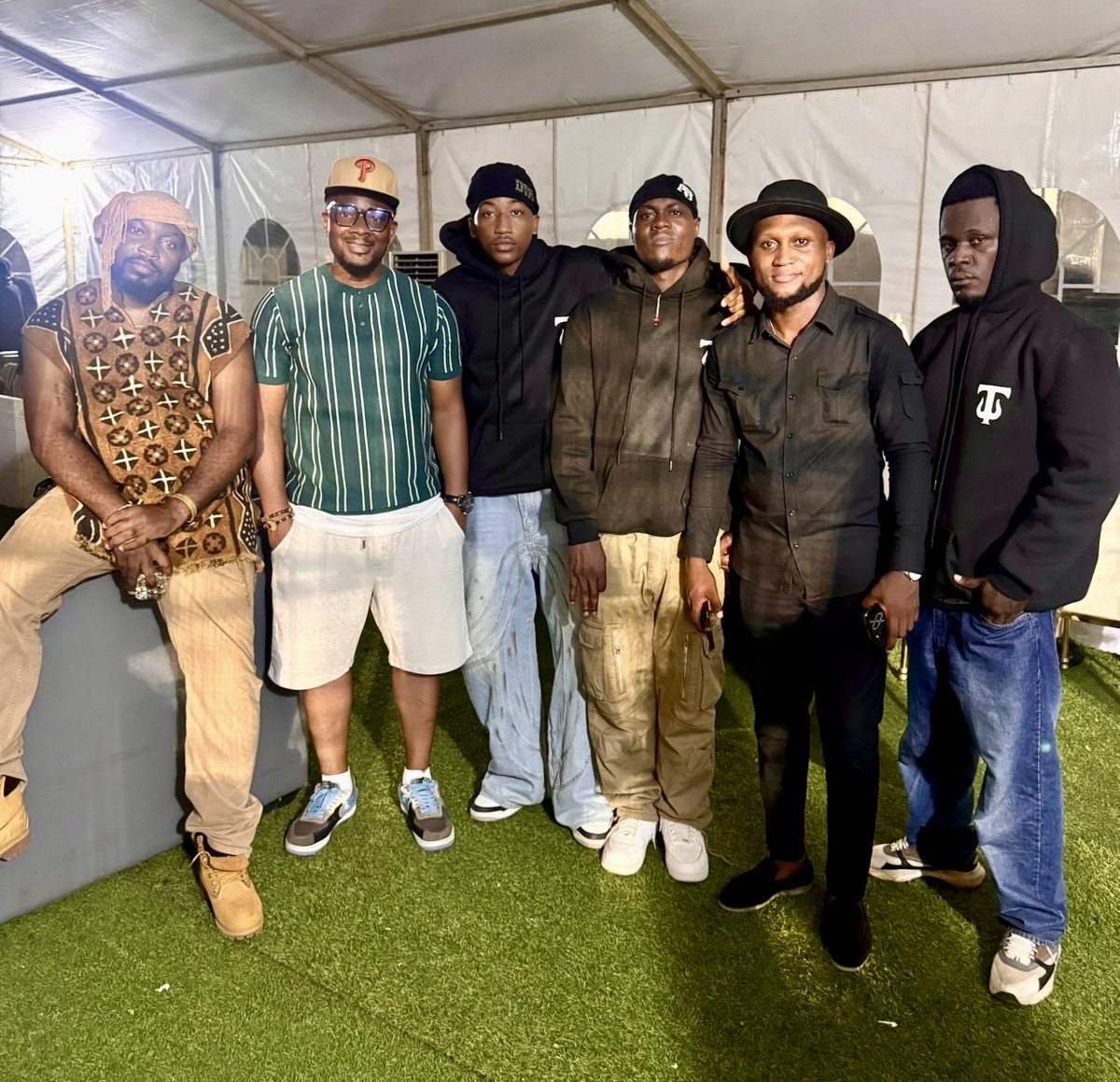 fidjil06's tweet photo. @domafest @FredyMassamba Avec @ozoneafrikbamba @trois_officiel & @WataTory @domafest
#Domaf14 https://t.co/iaQgQCRxpG