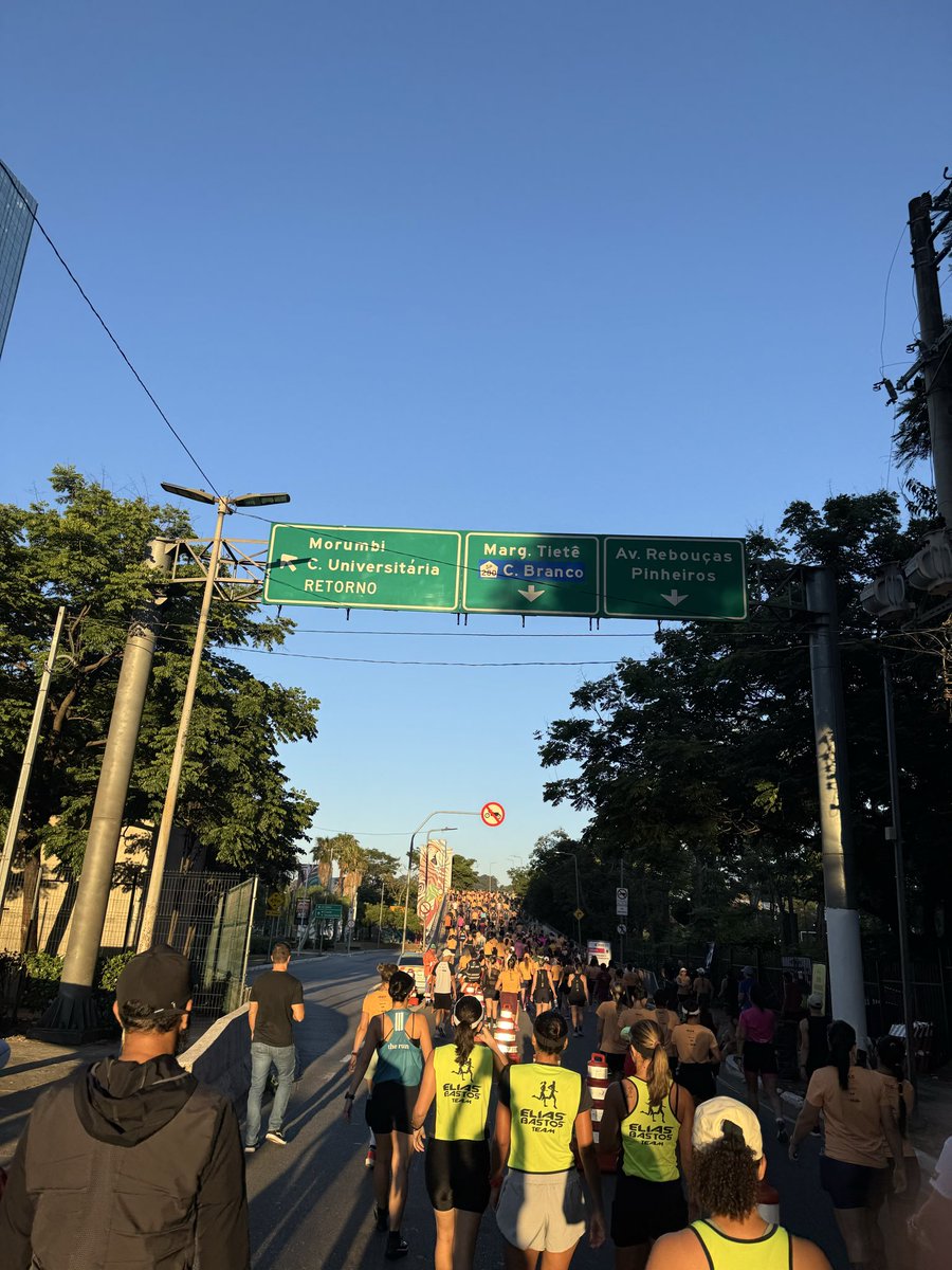 Ótimo jeito de terminar o mês: correndo com a mulherada na #Venuswomens
Meia maratona só para mulheres. 
Bom domingo!